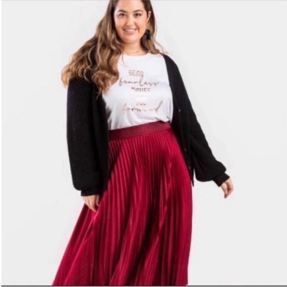 Francesca's White and Gold Foil Graphic Shirt Size 1X. - Picture 2 of 9